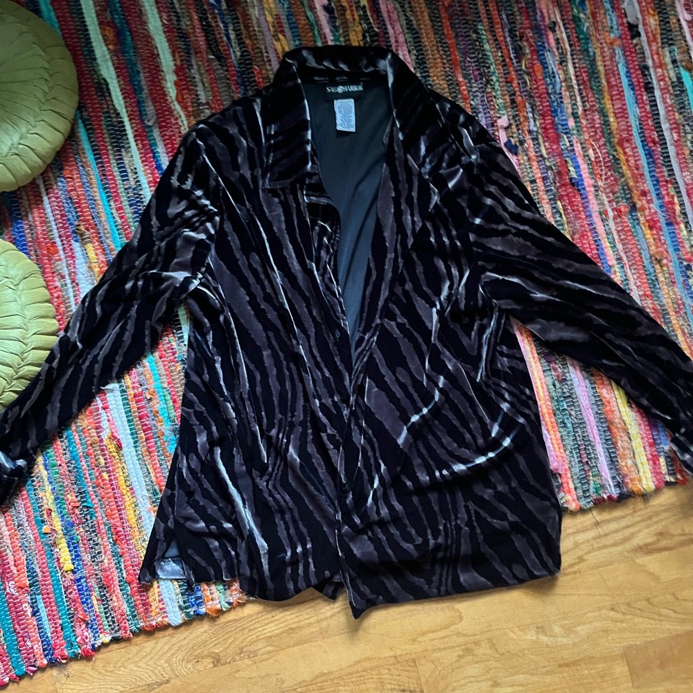 Sag Harbor Black Velvet Animal Print Blazer